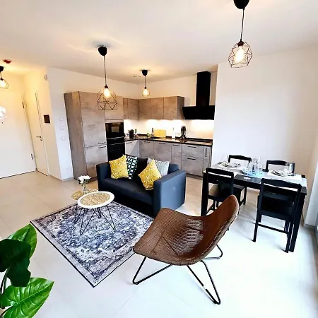 Comfy One Bedroom Flat With Parking&balcony-cd9 *