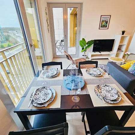 Apartment Comfy One Bedroom Flat With Parking&balcony-cd9 *