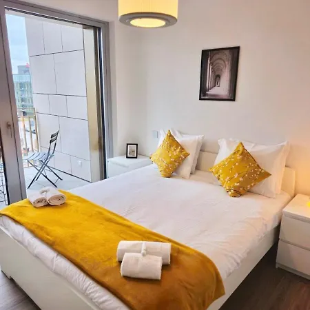 Comfy One Bedroom Flat With Parking&balcony-cd9 Apartment